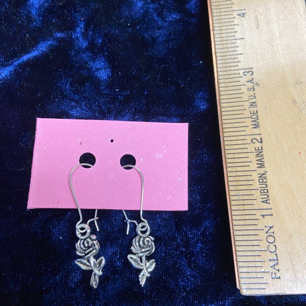 🦚 10 for $10 🦚 Victorian Rose Charm Earrings - Picture 3 of 3